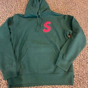 Supreme men’s sweatshirt. Size medium